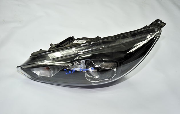 Ford çıkma yedek parça Focus 2015 sol far